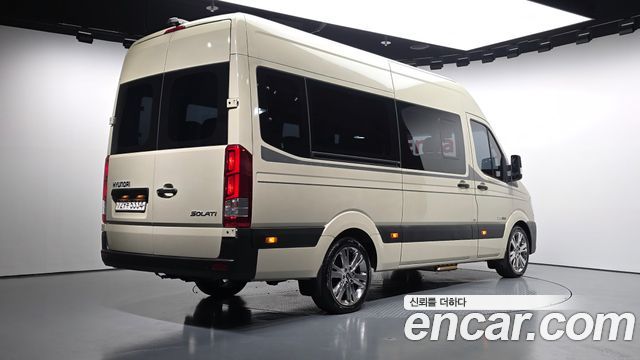 Hyundai Solati 15-seater Luxury - фото 1