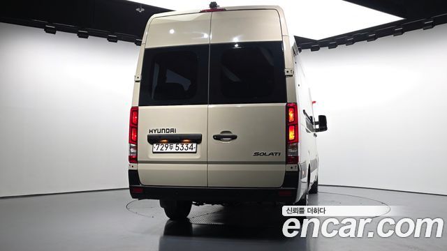 Hyundai Solati 15-seater Luxury - фото 3