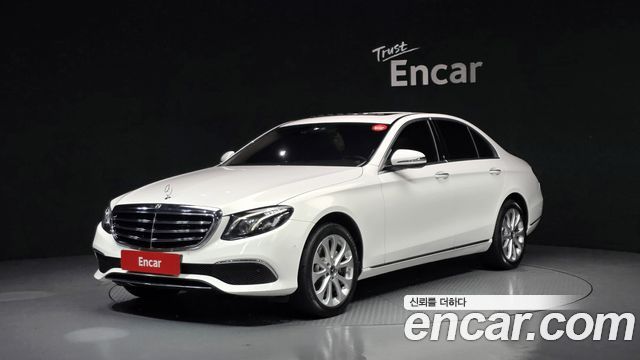 Mercedes-Benz E-Class W213 E220d Exclusive - фото 0