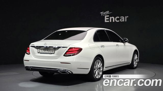 Mercedes-Benz E-Class W213 E220d Exclusive - фото 1