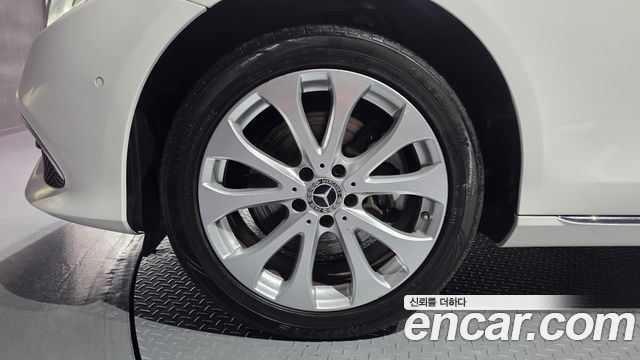 Mercedes-Benz E-Class W213 E220d Exclusive - фото 4