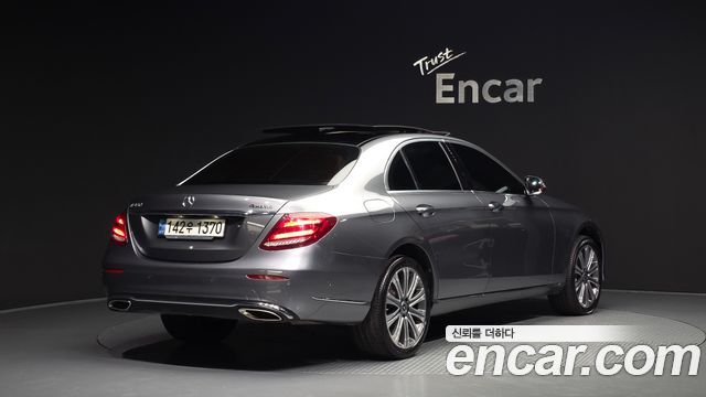 Mercedes-Benz E-Class W213 E450 4MATIC Exclusive - фото 1