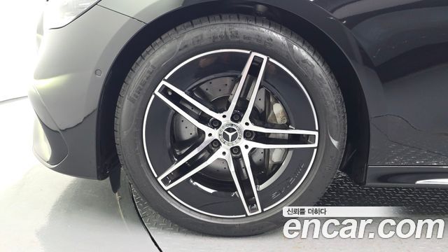 Mercedes-Benz E-Class W214 E300 4MATIC AMG Line - фото 4