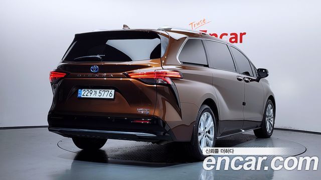 Toyota Sienna 4-го поколения 2.5 Hybrid 2WD - фото 1