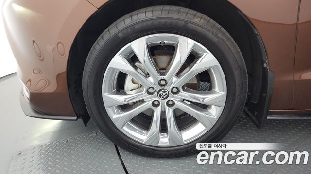 Toyota Sienna 4-го поколения 2.5 Hybrid 2WD - фото 4