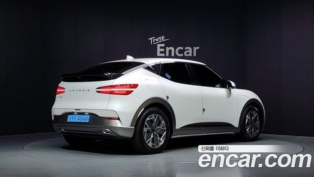 Genesis GV60 Standard - фото 1