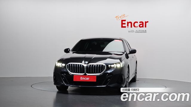 BMW 5-Series G60 520i M Sport - фото 1