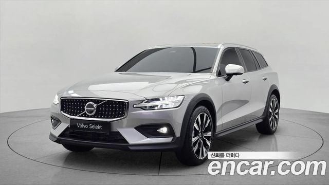 Volvo V60 2-го поколения B5 Ultimate AWD - фото 0