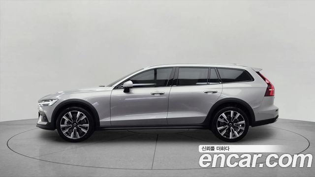 Volvo V60 2-го поколения B5 Ultimate AWD - фото 2