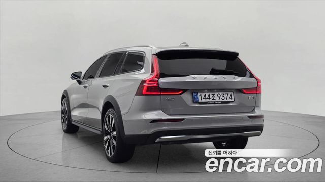 Volvo V60 2-го поколения B5 Ultimate AWD - фото 4