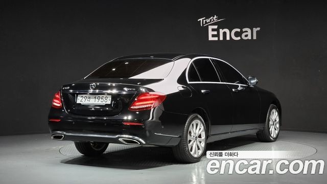 Mercedes-Benz E-Class W213 E300 4MATIC Exclusive - фото 1