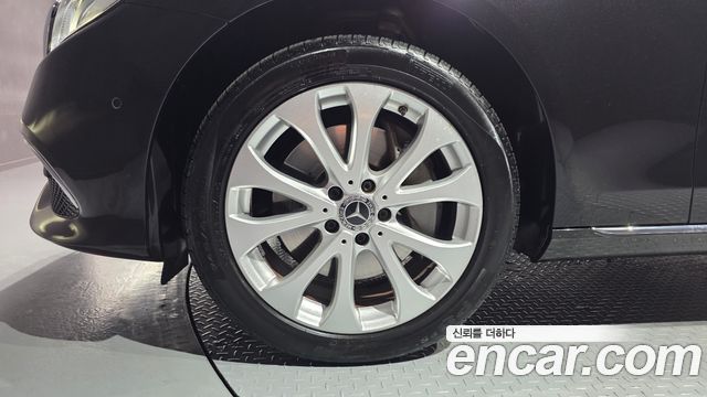 Mercedes-Benz E-Class W213 E300 4MATIC Exclusive - фото 4