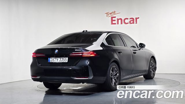 BMW 5-Series G60 520i - фото 1