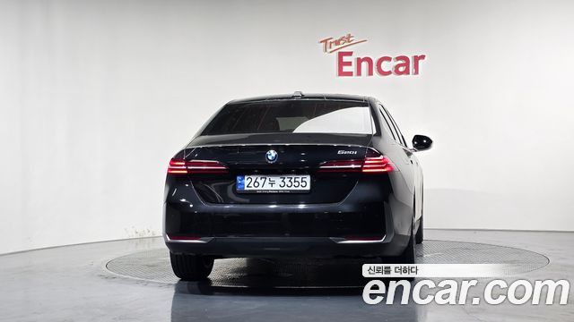 BMW 5-Series G60 520i - фото 3