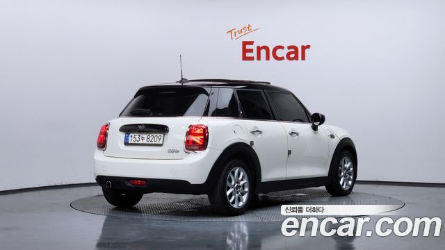 Mini Cooper 5Door HIGH 3rd - фото 1