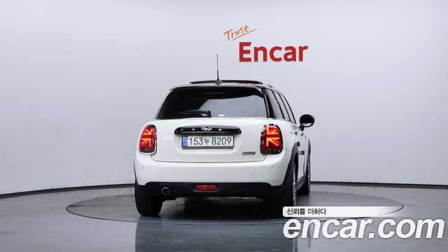 Mini Cooper 5Door HIGH 3rd - фото 3