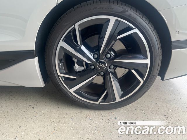 Audi A6 e-Tron Performance S line - фото 4