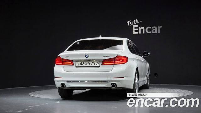 BMW 5-Series G30 530i xDrive Luxury Plus - фото 3