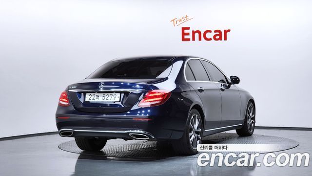 Mercedes-Benz E-Class W213 E300 4MATIC Avnatgarde - фото 1