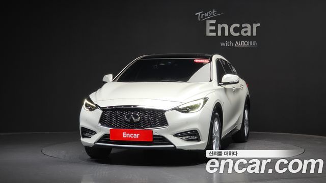 Infiniti Q30 2.0 Essential - фото 1