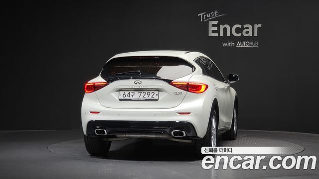 Infiniti Q30 2.0 Essential - фото 2