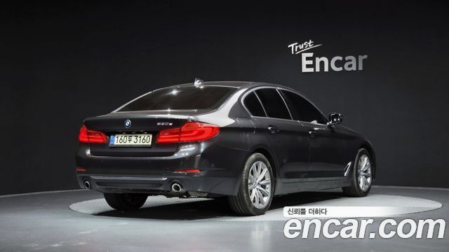 BMW 5-Series G30 530e Luxury - фото 0