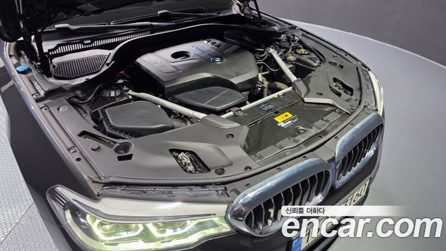 BMW 5-Series G30 530e Luxury - фото 4