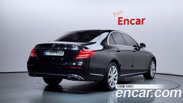 Mercedes-Benz E-Class W213 E220d 4MATIC Exclusive - фото 1