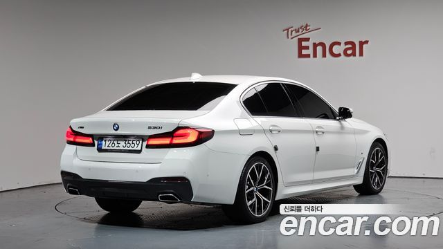 BMW 5-Series G30 530i xDrive M Sport Package - фото 1