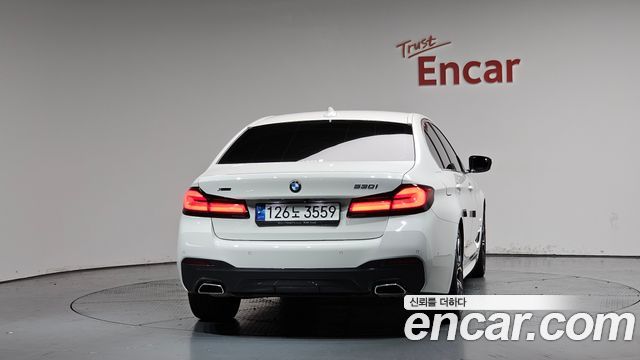 BMW 5-Series G30 530i xDrive M Sport Package - фото 3