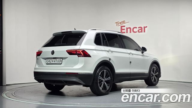Volkswagen Tiguan 2-го поколения 2.0 TDI Prestige - фото 1