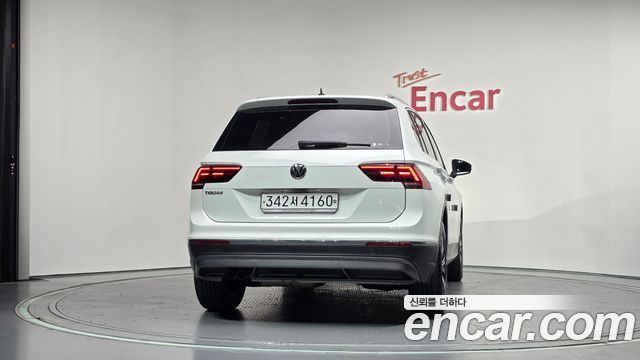 Volkswagen Tiguan 2-го поколения 2.0 TDI Prestige - фото 3