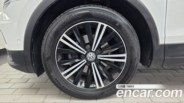 Volkswagen Tiguan 2-го поколения 2.0 TDI Prestige - фото 4