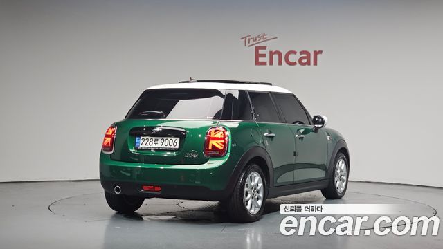 Mini Cooper 5Door HIGH 3rd - фото 0