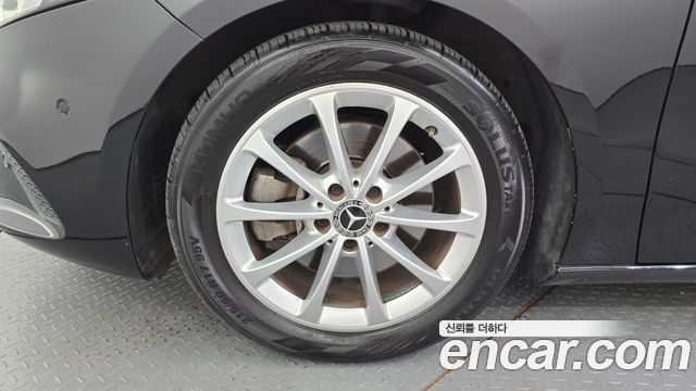 Mercedes-Benz A-Class W177 A220 Sedan - фото 4