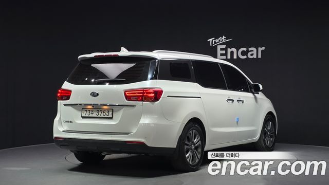 Kia Carnival Новый 11-Seater Prestige - фото 1