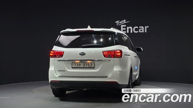 Kia Carnival Новый 11-Seater Prestige - фото 3