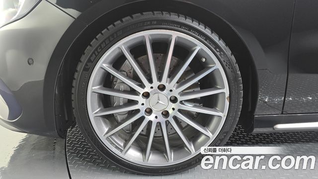 Mercedes-Benz A-Class W176 A45 AMG 4MATIC - фото 4
