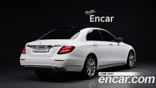 Mercedes-Benz E-Class W213 E300 Exclusive - фото 0