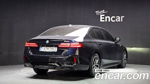 BMW 5-Series G60 520i M Sport - фото 1