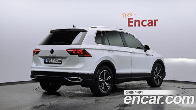 Volkswagen Tiguan 2-го поколения 2.0 TDI Premium - фото 1