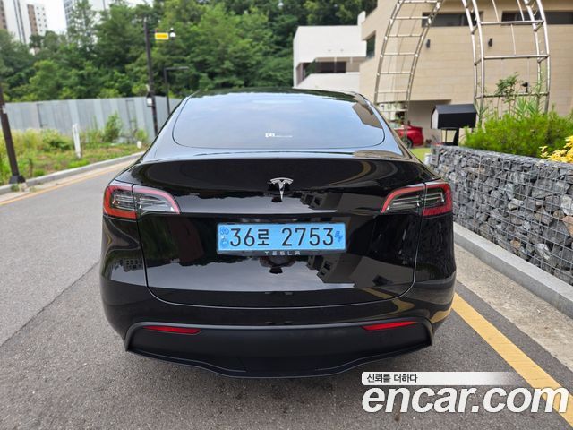 Tesla Model Y RWD - фото 3