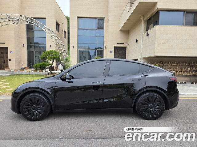 Tesla Model Y RWD - фото 4