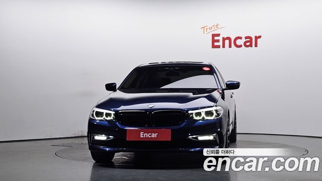 BMW 5-Series G30 520i Luxury - фото 2