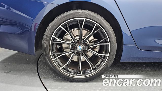BMW 5-Series G30 520i Luxury - фото 4