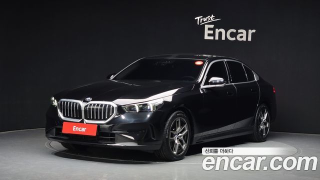 BMW 5-Series G60 520i - фото 0