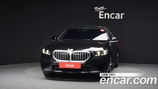 BMW 5-Series G60 520i - фото 2