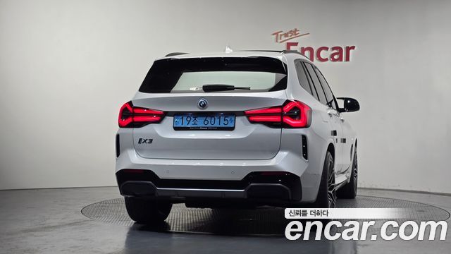 BMW iX3 M Sports - фото 3