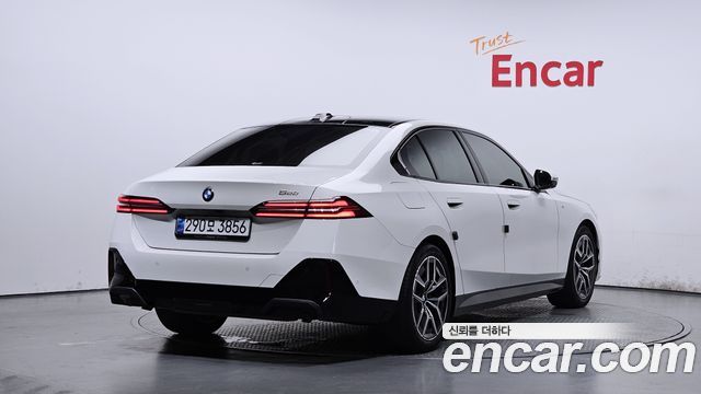BMW 5-Series G60 520i M Sport - фото 1