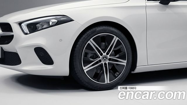 Mercedes-Benz A-Class W177 A220 Sedan - фото 4